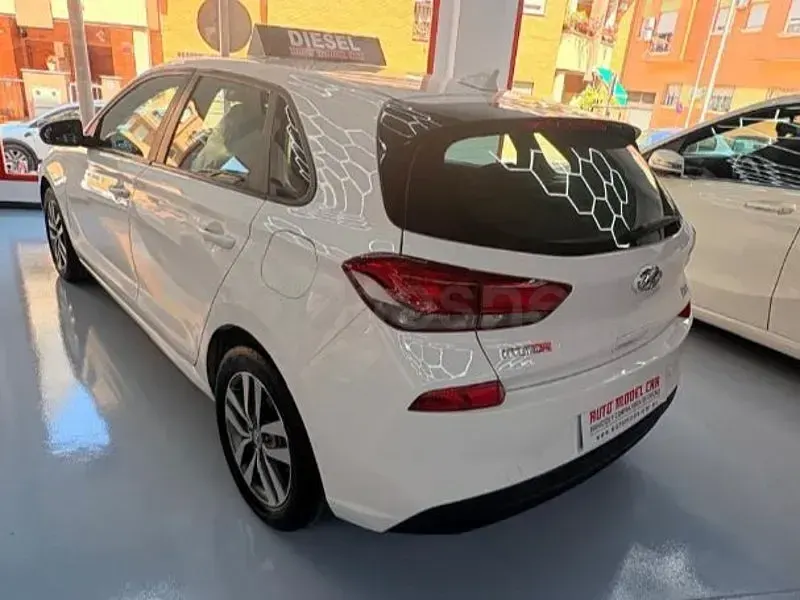 Usado Hyundai i30 GO! 95 CV (69 kW) 2020 Blanco Berlina