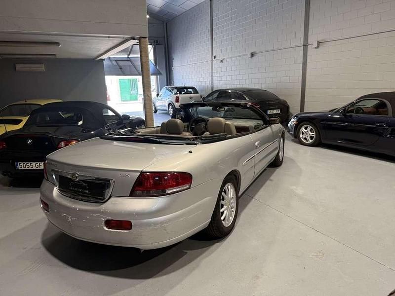 Usado Chrysler Sebring Cabriolet 140 CV (102 kW) 2002 Gris Descapotable