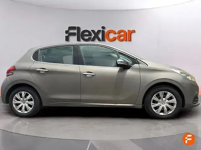 Usado Peugeot 208 Access 82 CV (60 kW) 2015 Verde Utilitario