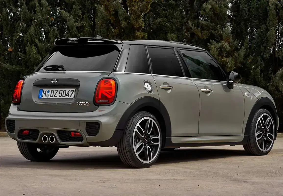 Usado Mini ONE 102 CV (75 kW) 2020 Gris Utilitario