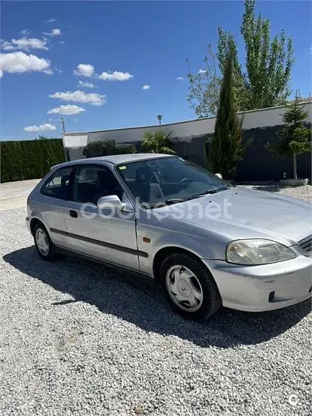 Usado Honda Civic LS 114 CV (83 kW) 2000 Gris / plata Berlina
