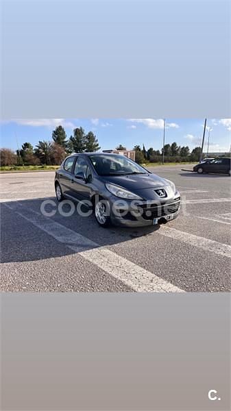 Usado Peugeot 207 70 CV (51 kW) 2010 Gris / plata Berlina