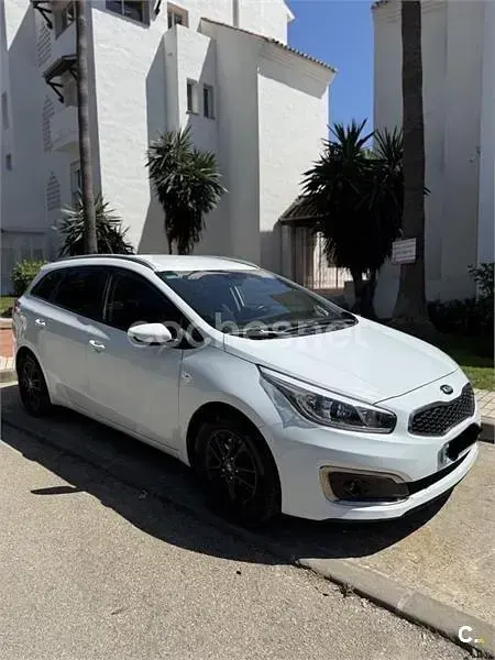 Usado Kia Ceed Plus 100 CV (73 kW) 2017 Blanco Utilitario