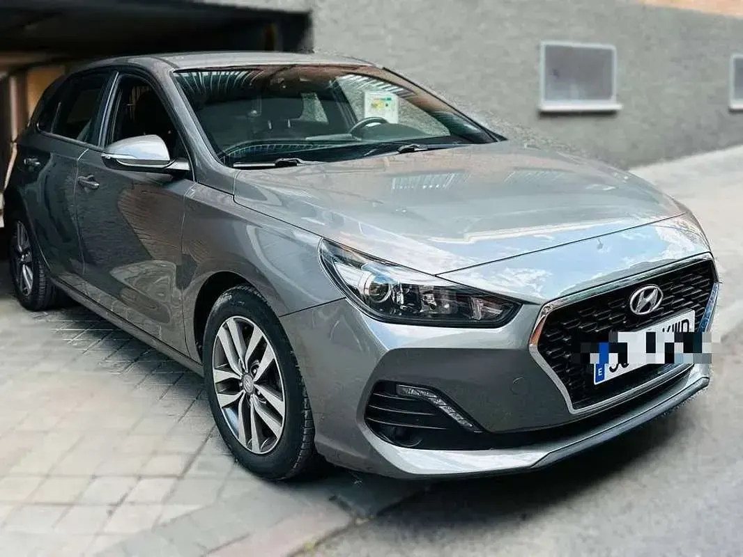 Usado Hyundai i30 120 CV (88 kW) 2019 Gris Familiar
