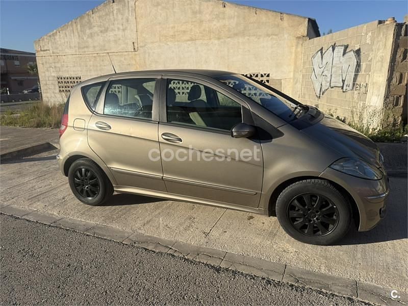 Usado Mercedes A180 Classic 109 CV (80 kW) 2005 Beige Monovolumen