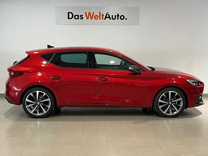 Usado Seat Leon FR 150 CV (110 kW) 2024 Rojo Utilitario