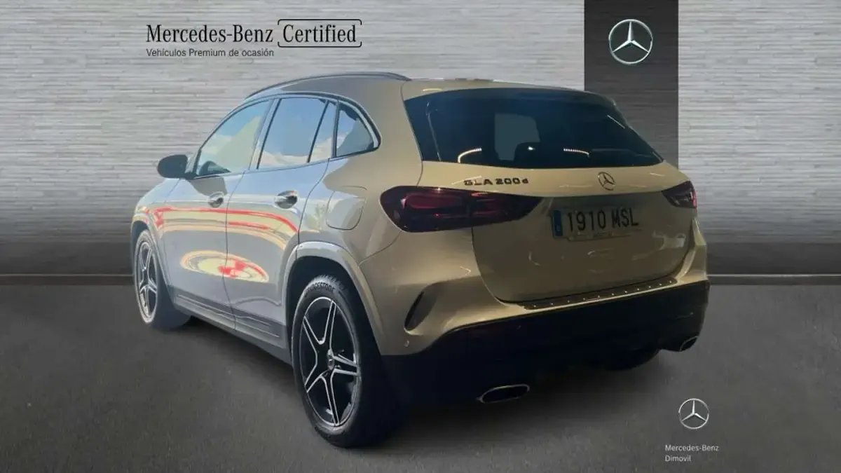 Usado Mercedes GLA200 AMG line 150 CV (110 kW) 2024 Blanco SUV