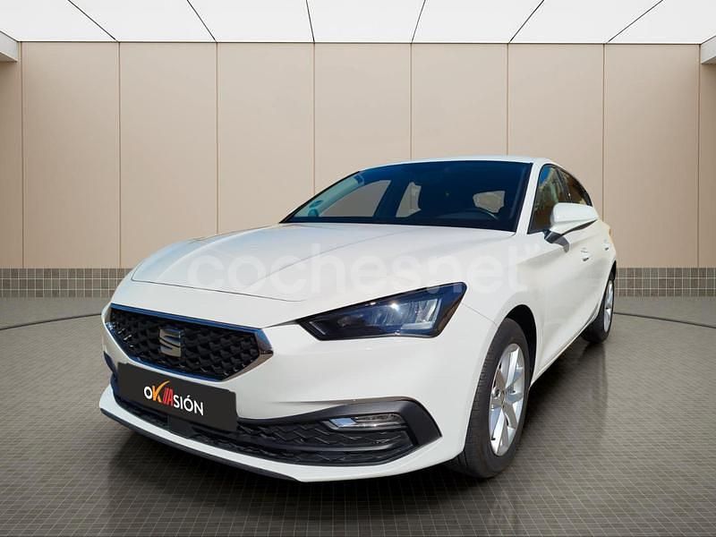 Usado Seat Leon Style 110 CV (80 kW) 2021 Blanco Berlina