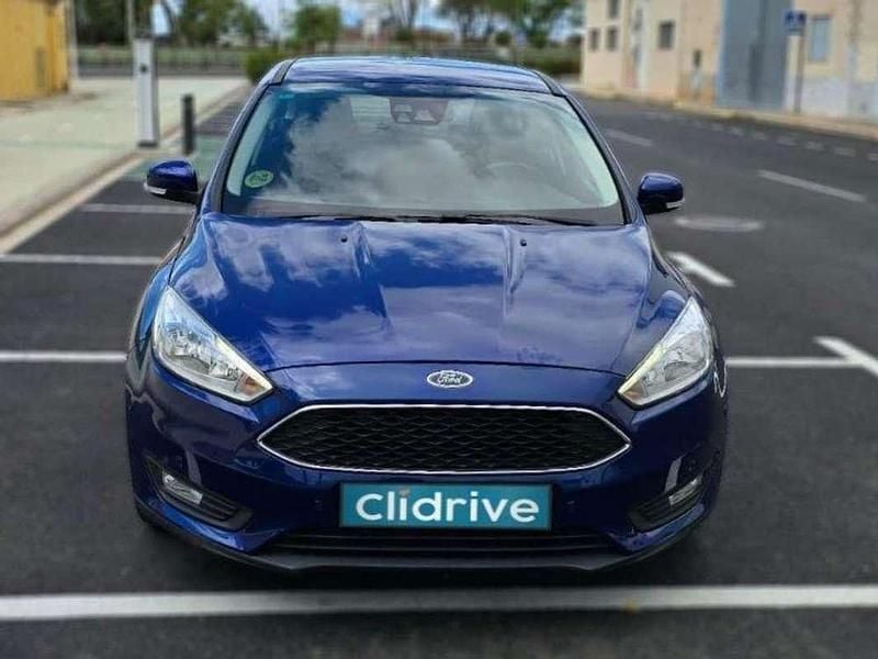Usado Ford Focus Trend 109 CV (80 kW) 2015 Azul Utilitario