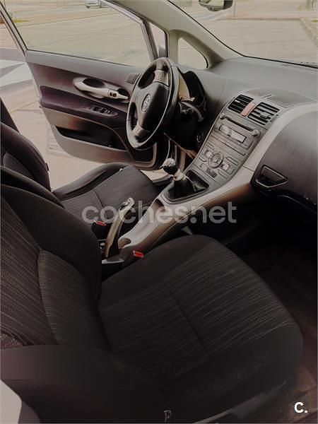 Usado Toyota Auris Luna 126 CV (92 kW) 2007 Gris / plata Utilitario