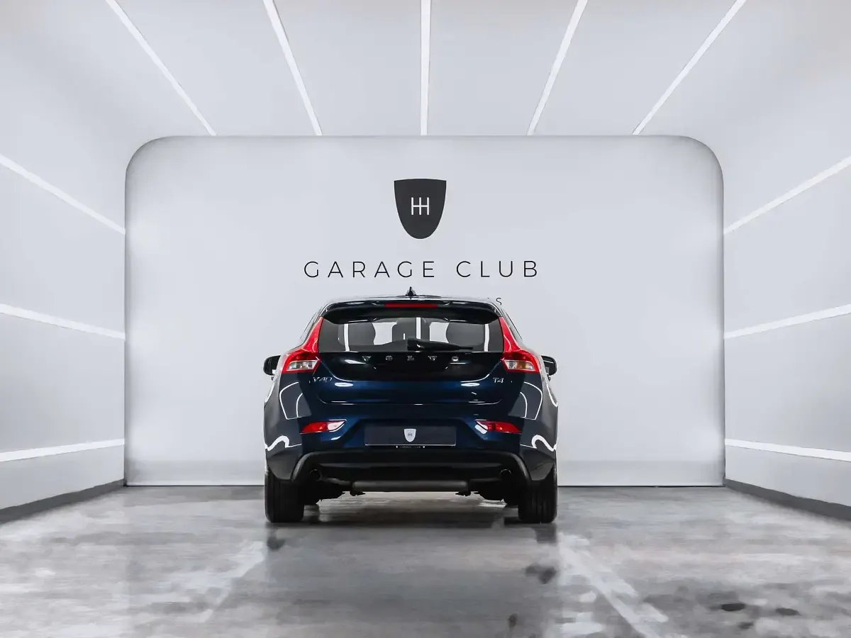 Usado Volvo V40 Kinetic 180 CV (132 kW) 2014 Azul Berlina