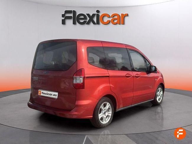 Usado Ford Tourneo Courier Trend 75 CV (55 kW) 2016 Rojo Monovolumen