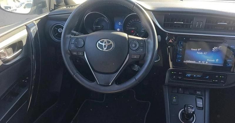 Używany Toyota Auris Hybrid Edition 136 KM (100 kW) 2018