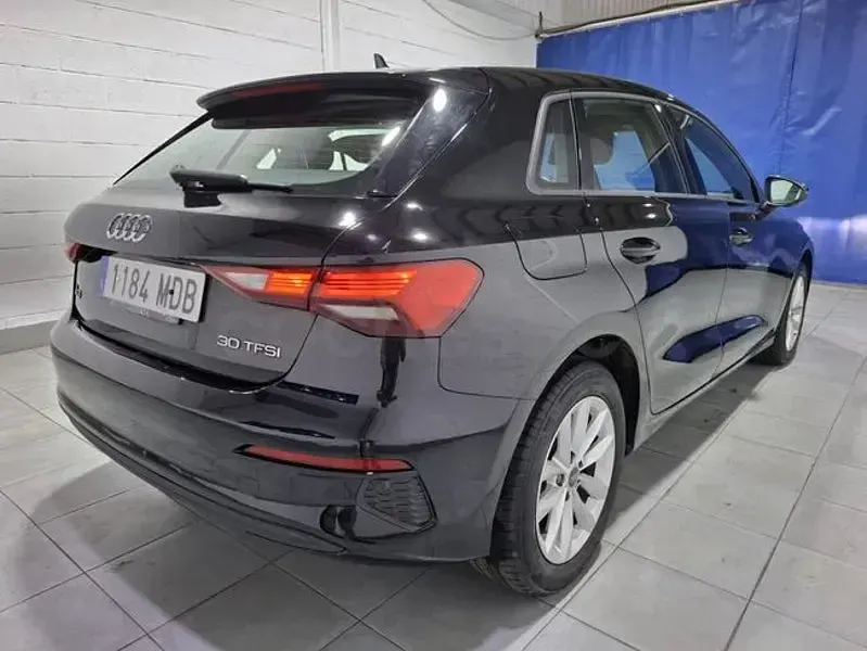 Usado Audi A3 110 CV (80 kW) 2022 Negro Berlina
