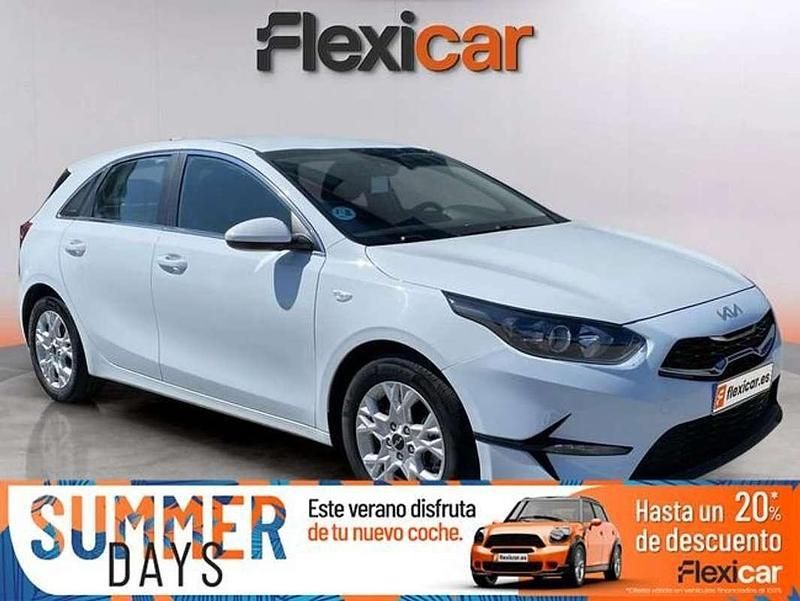 Blanco Usado 2022 Kia Ceed 2 Berlina | 13.990 € (Super precio) - Imagen 1/4