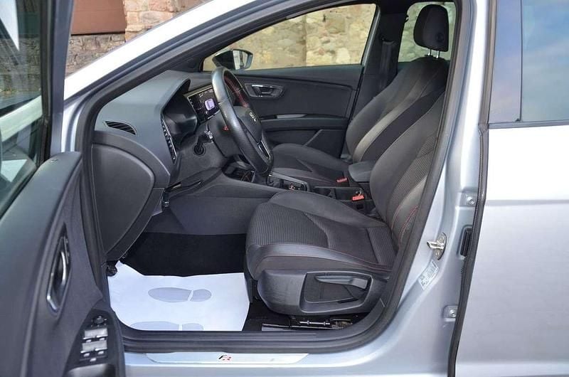 Usado Seat Leon FR 150 CV (110 kW) 2020 Gris Familiar