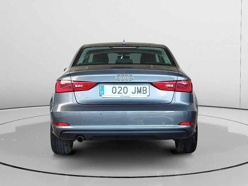 Usado Audi A3 Attraction 111 CV (81 kW) 2016 Gris Berlina