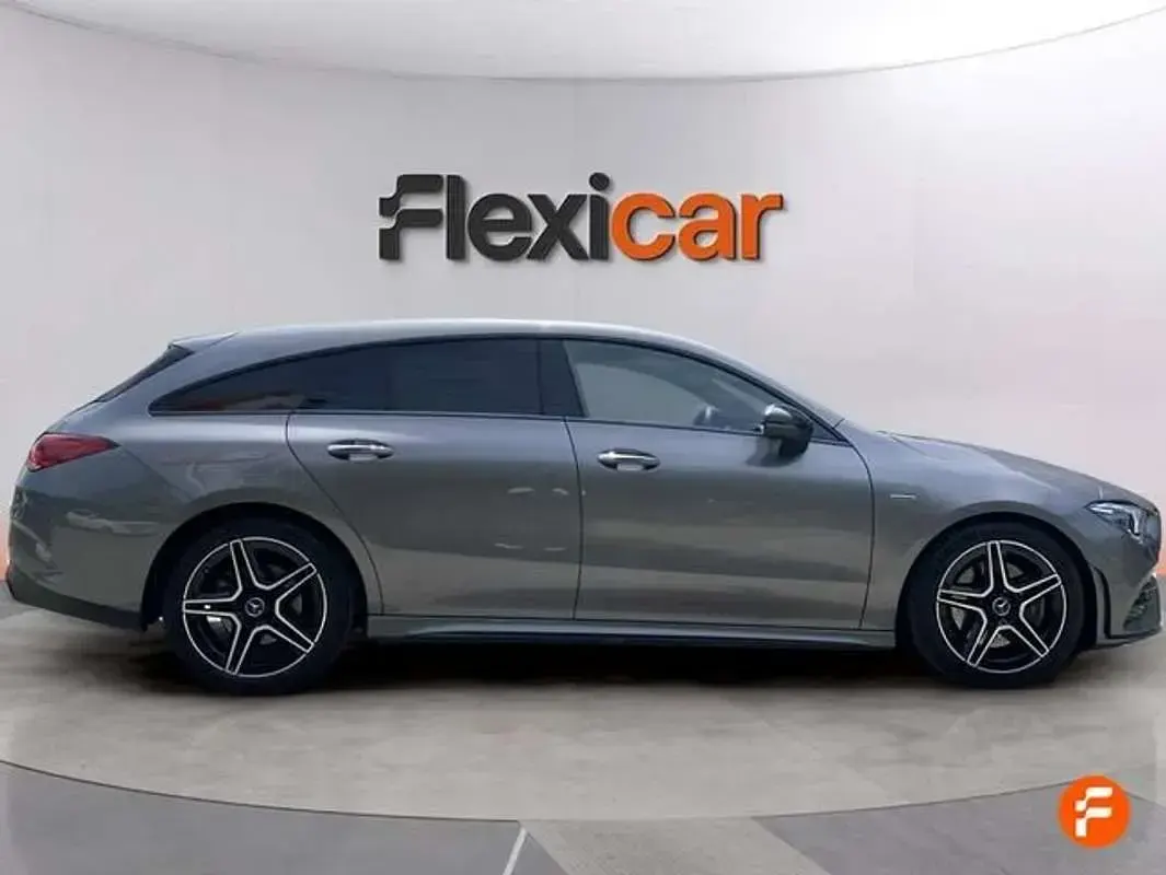 Usado Mercedes CLA200 Shooting Brake 150 CV (110 kW) 2021 Gris Familiar