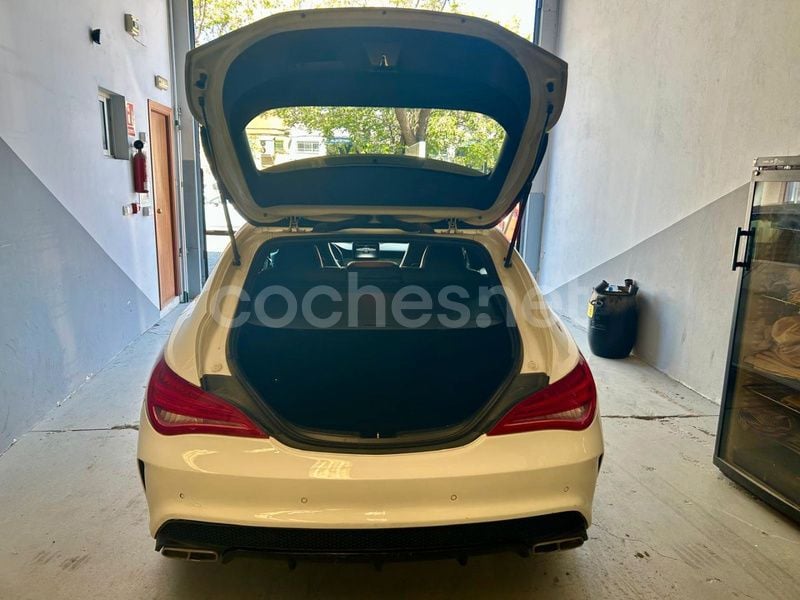 Usado Mercedes CLA220 Shooting Brake AMG line 177 CV (130 kW) 2016 Blanco Familiar
