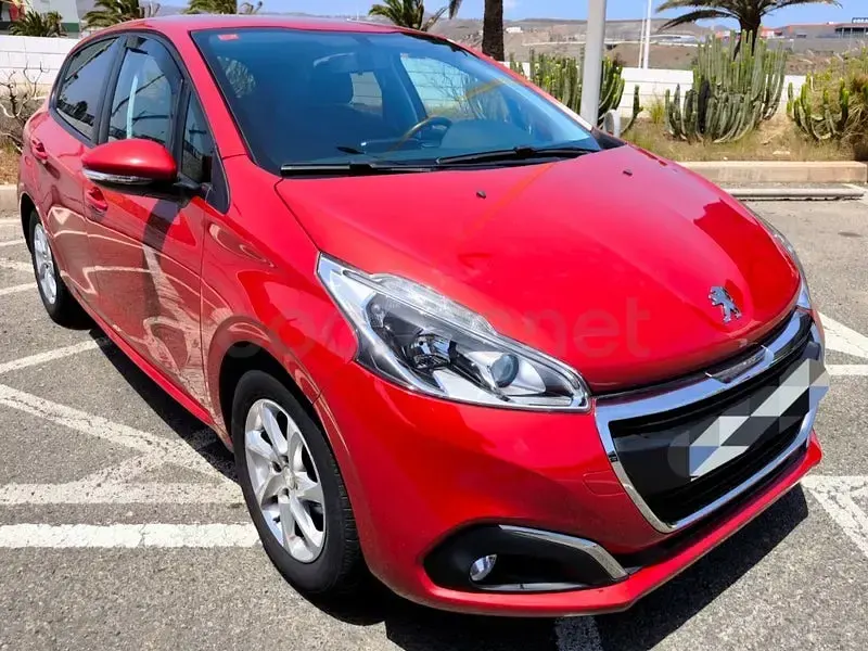 Usado Peugeot 208 Access 82 CV (60 kW) 2017 Granate Utilitario
