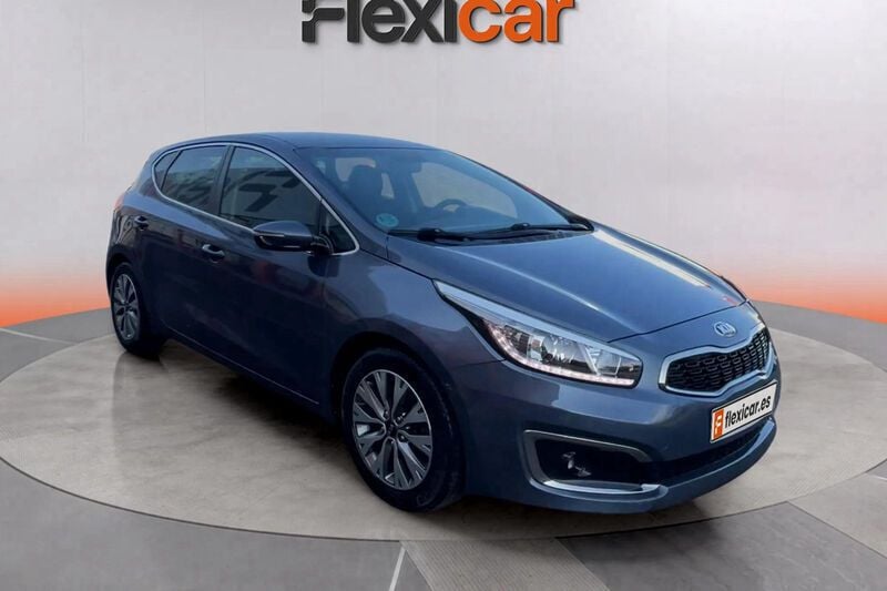 Azul Usado 2015 Kia Ceed GT Berlina | 8790 € - Imagen 1/4