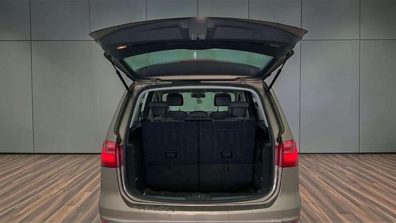 Usado Seat Alhambra Style 140 CV (102 kW) 2014 Marrón Monovolumen