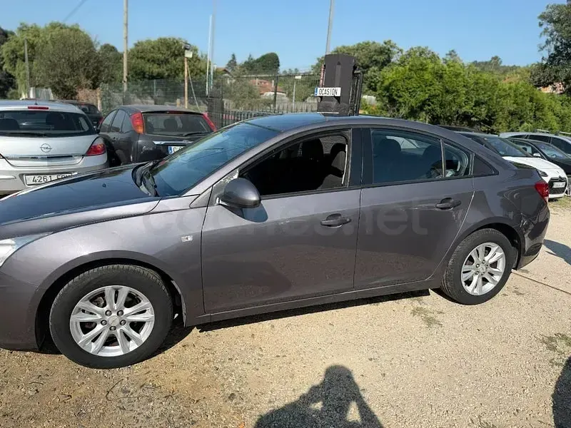 Usado Chevrolet Cruze LT 124 CV (91 kW) 2012 Gris / plata Berlina