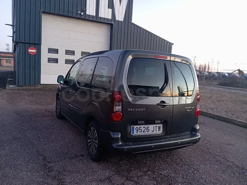 Usado Peugeot Partner Tepee Active 100 CV (73 kW) 2016 Azul Monovolumen