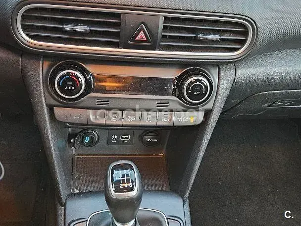 Usado Hyundai Kona 120 CV (88 kW) 2017 Gris / plata SUV