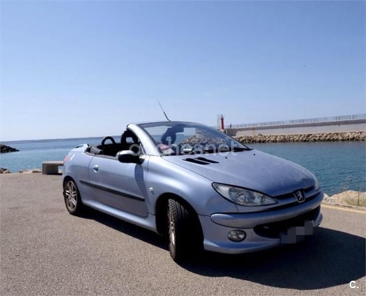 Usado Peugeot 206 138 CV (101 kW) 2001 Azul Descapotable
