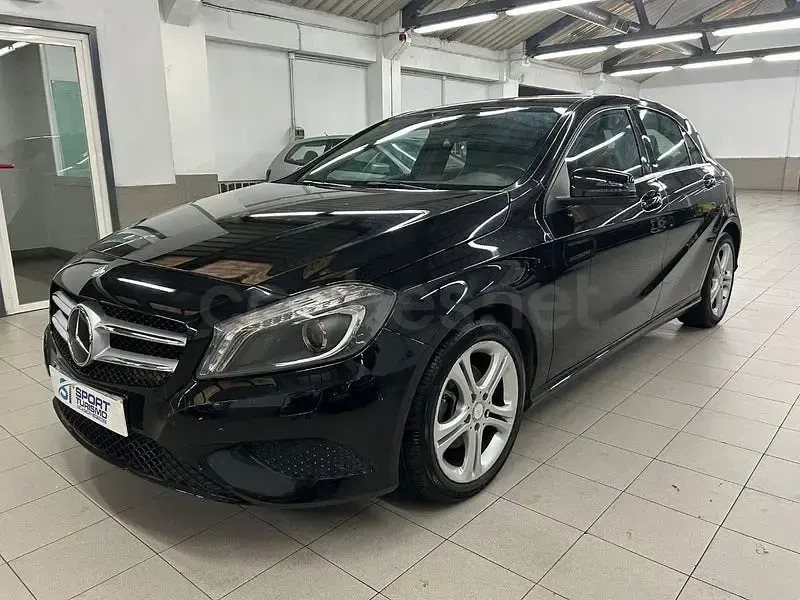 Usado Mercedes A200 Urban 136 CV (100 kW) 2015 Negro Utilitario