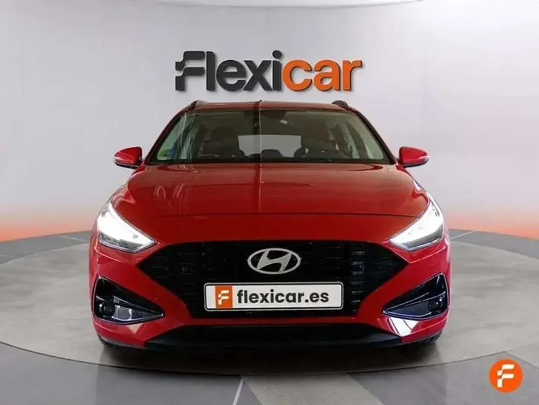 Usado Hyundai i30 101 CV (74 kW) 2025 Rojo Familiar