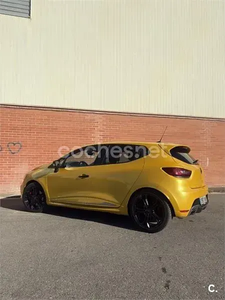 Usado Renault Clio IV 200 CV (147 kW) 2014 Amarillo Berlina