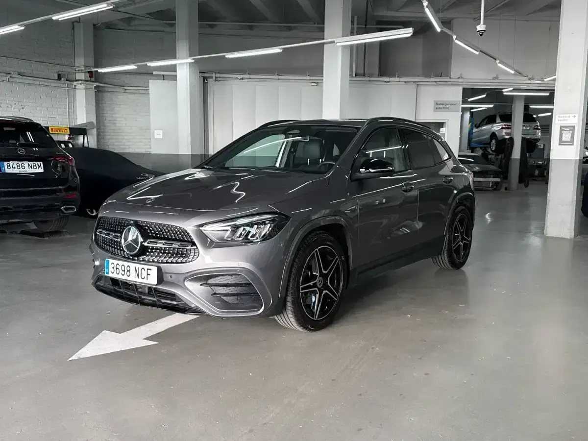 Usado Mercedes GLA200 150 CV (110 kW) 2025 SUV