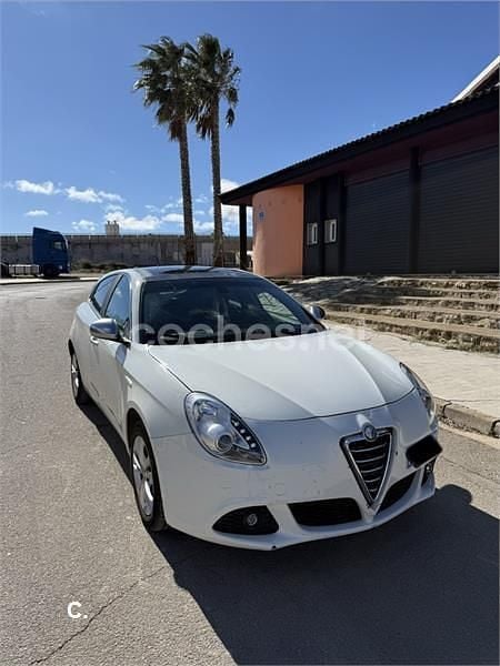 Usado Alfa Romeo Giulietta Distinctive 105 CV (77 kW) 2012 Blanco Utilitario