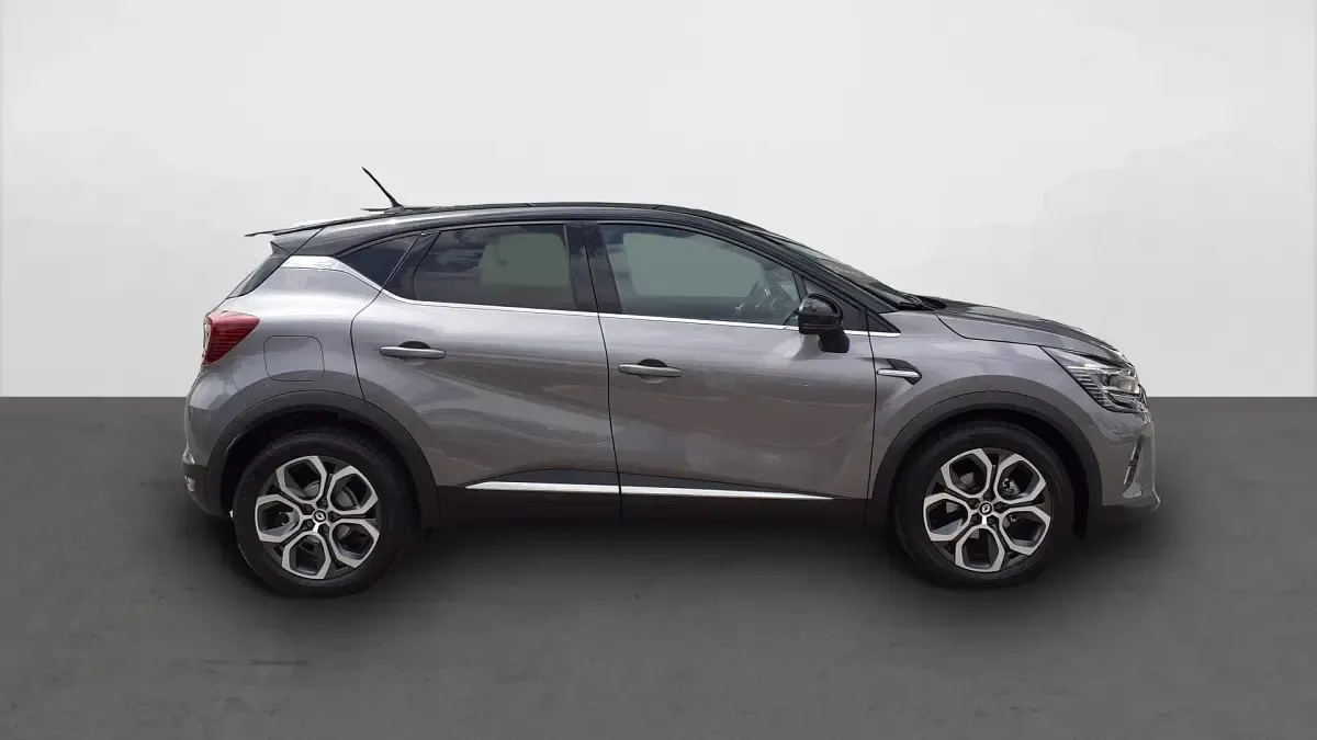 Usado Renault Captur Zen 140 CV (102 kW) 2022 Gris kng negro gne SUV
