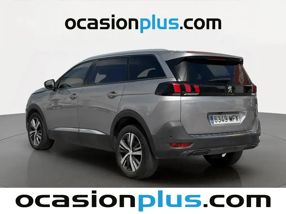 Usado Peugeot 5008 Allure 130 CV (95 kW) 2023 Gris SUV