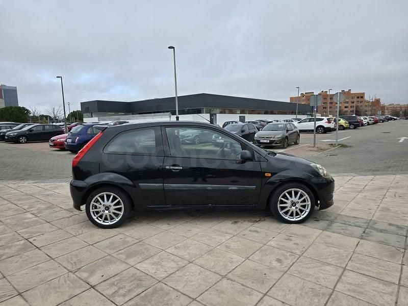 Usado Ford Fiesta Sport 90 CV (66 kW) 2007 Negro Coupe