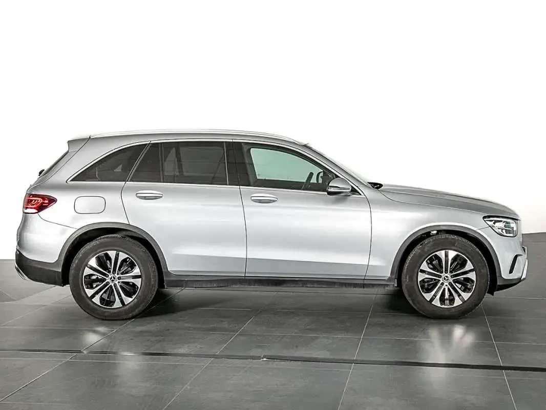 Usado Mercedes GLC220 194 CV (142 kW) 2022 Plateado SUV