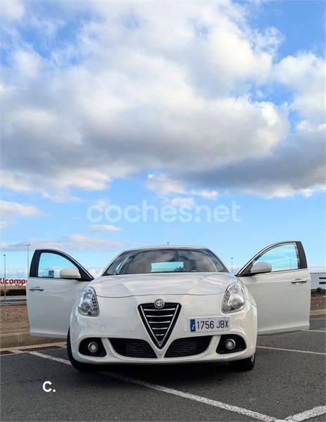 Blanco Usado 2014 Alfa Romeo Giulietta Distinctive Utilitario | 8500 € (Precio justo) - Imagen 1/4