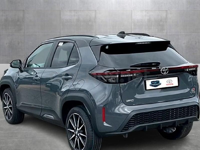 Usado Toyota Yaris Cross Sport 132 CV (97 kW) 2025 Gris / plata SUV