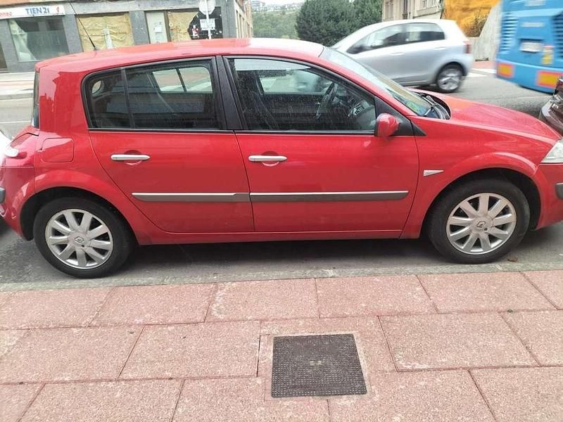 Rojo Usado 2007 Renault Mégane II Dynamique Berlina | 4500 € (Caro) - Imagen 1/4