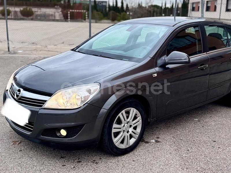 Gris / plata Usado 2009 Opel Astra Energy Berlina | 3290 € (Precio justo) - Imagen 1/4