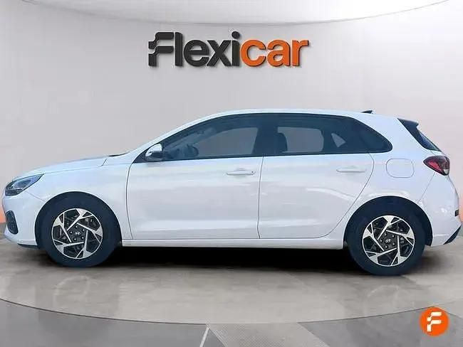 Usado Hyundai i30 120 HP (88 kW) 2024 Branco Sedan