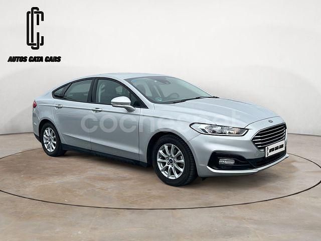 Usado Ford Mondeo Trend 150 CV (110 kW) 2019 Gris / plata Berlina