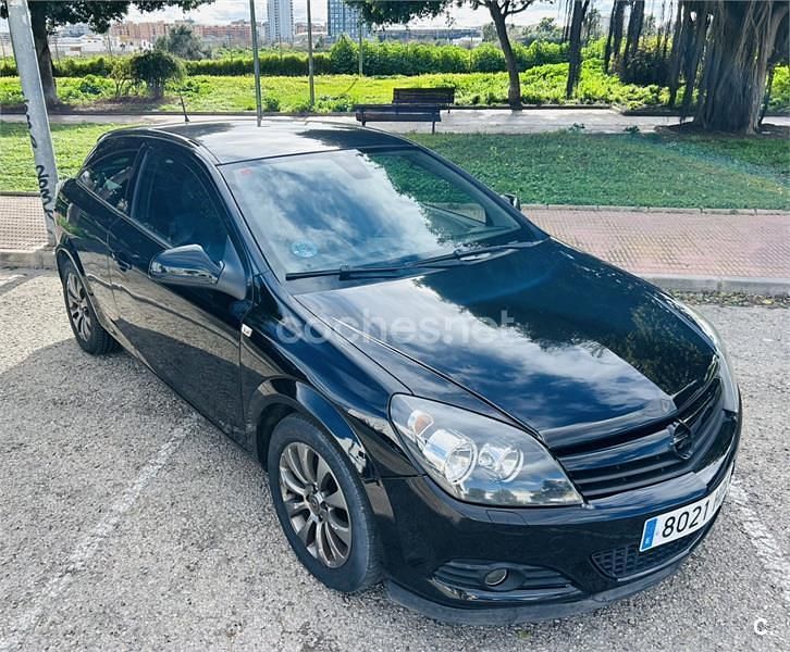 Usado Opel Astra GTC 90 CV (66 kW) 2011 Negro Berlina