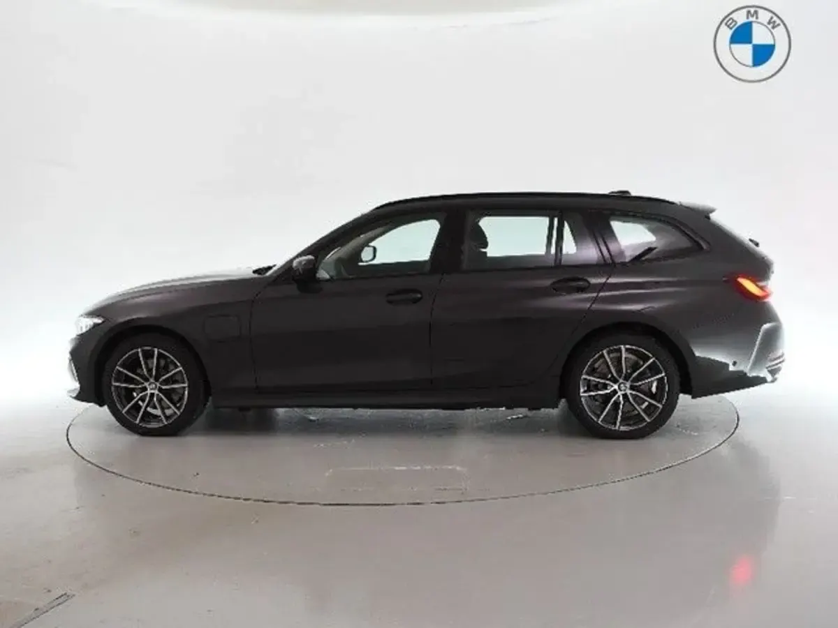 Nuevo BMW 330e Shadowline 292 CV (214 kW) 2025 Gris Familiar