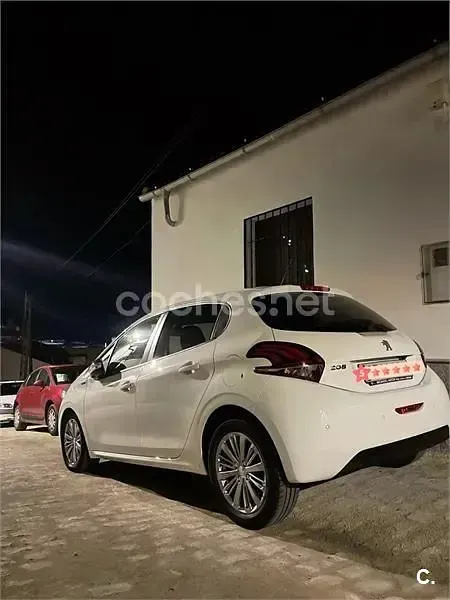 Usado Peugeot 208 Signature Sky 82 CV (60 kW) 2019 Blanco Utilitario