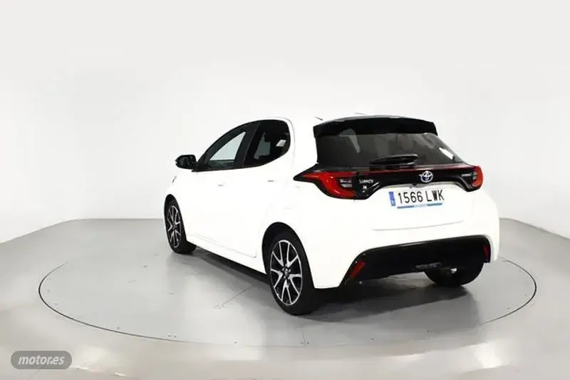 Usado Toyota Yaris Style 116 CV (85 kW) 2022 Blanco Utilitario