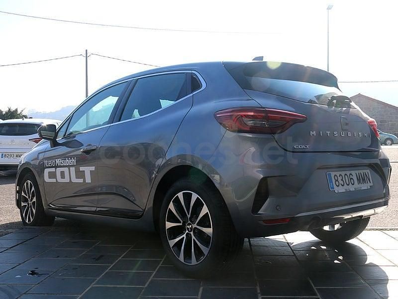 Usado Mitsubishi Colt 90 CV (66 kW) 2024 Gris / plata Utilitario